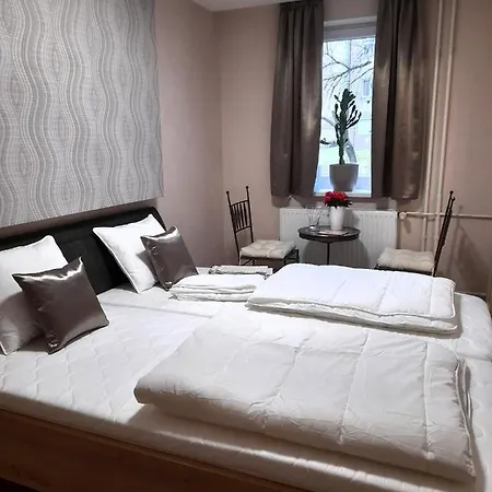 Goetzer Apartman Komlo Exterior photo